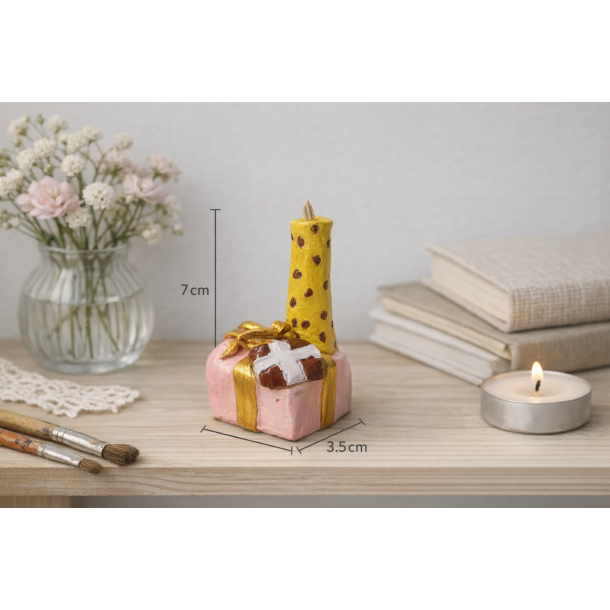 Ler gaven med guldb�nd, flag og lys 